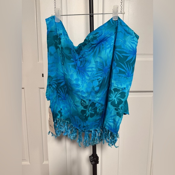 The Unbranded Brand Accessories - Vibrant Blue Floral Hawaiian Sarong